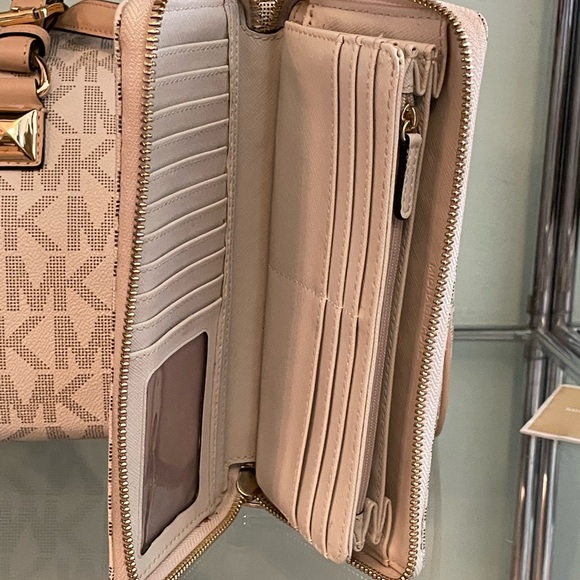 Grayson handbag wallet & makeup bag set (3) - Picture 15 of 16